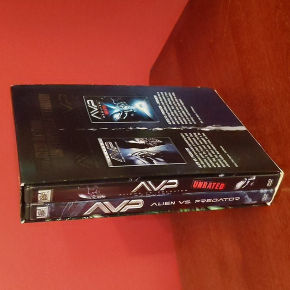 AVP Unrated 2-Pack DVDs - Picture 2 of 7